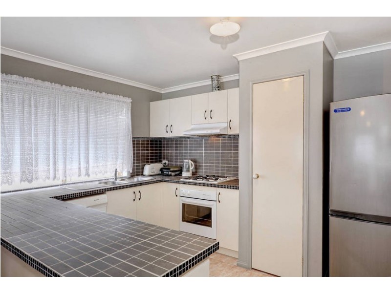 17 Hammersely Place, Caroline Springs VIC 3023