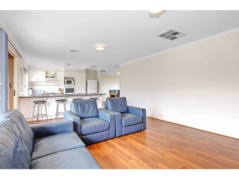 9 Lancely Green, Caroline Springs VIC 3023