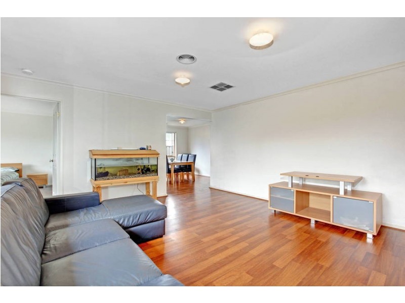 9 Lancely Green, Caroline Springs VIC 3023