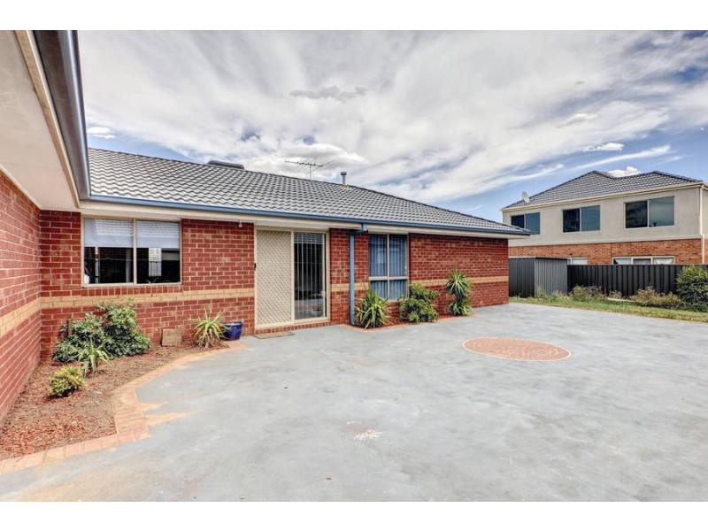 9 Lancely Green, Caroline Springs VIC 3023