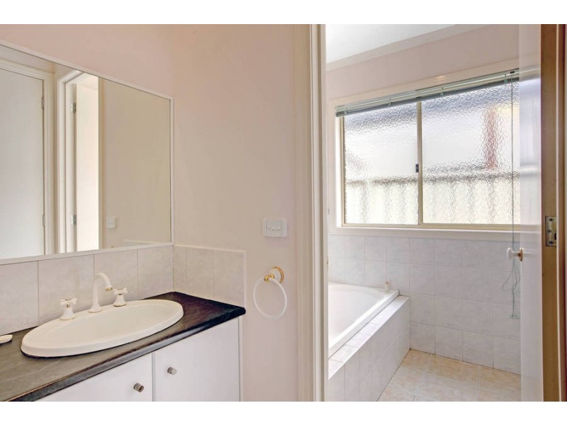 72 Spring Lake Ave, Caroline Springs VIC 3023