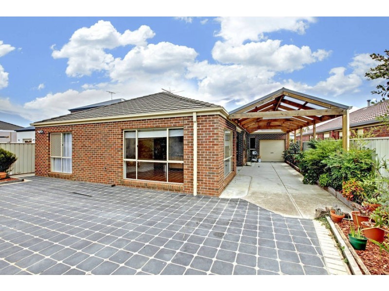 72 Spring Lake Ave, Caroline Springs VIC 3023