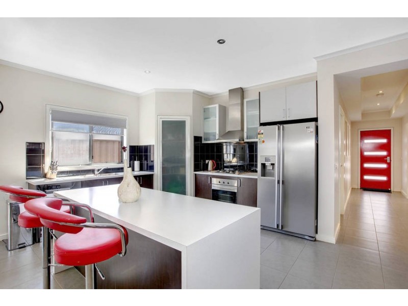 12 Duneria Grv, Caroline Springs VIC 3023