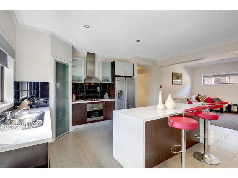 12 Duneria Grv, Caroline Springs VIC 3023