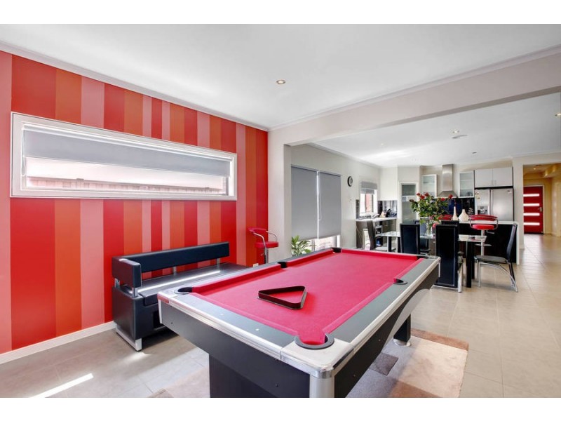 12 Duneria Grv, Caroline Springs VIC 3023