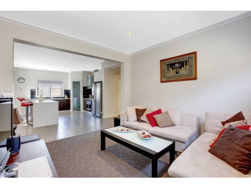 12 Duneria Grv, Caroline Springs VIC 3023