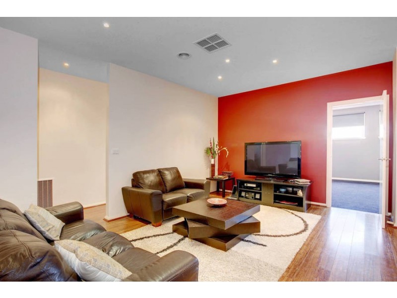 55 Lancefield Green, Caroline Springs VIC 3023