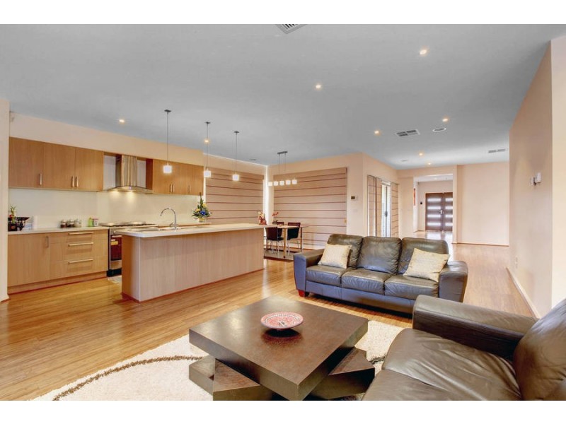 55 Lancefield Green, Caroline Springs VIC 3023