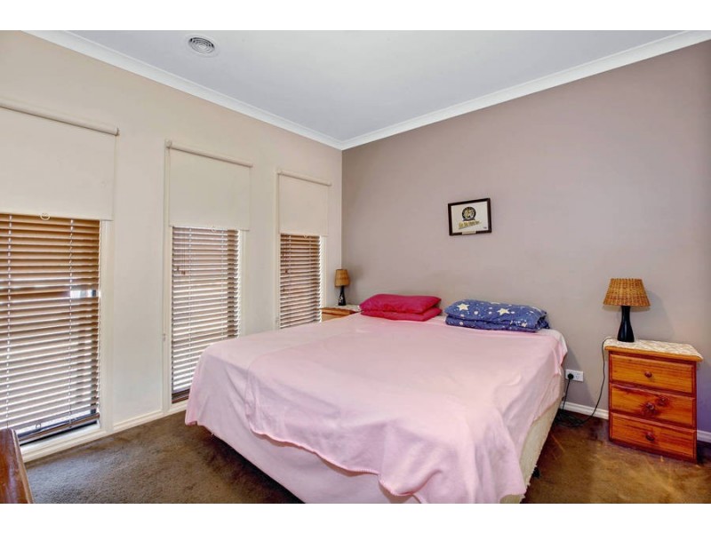 22 Counihan Ave, Caroline Springs VIC 3023