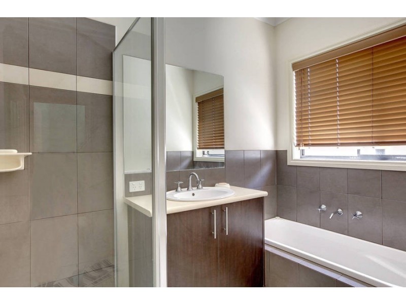 22 Counihan Ave, Caroline Springs VIC 3023