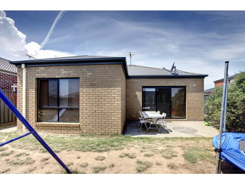 22 Counihan Ave, Caroline Springs VIC 3023
