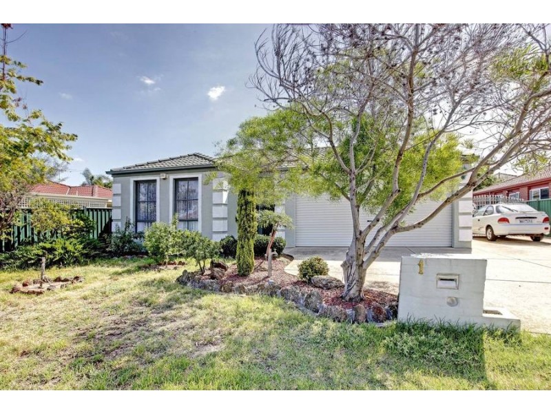 1 Flintoff Ave, Burnside VIC 3023