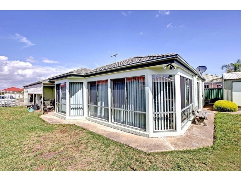 1 Flintoff Ave, Burnside VIC 3023