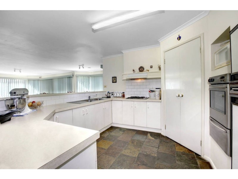 1 Flintoff Ave, Burnside VIC 3023