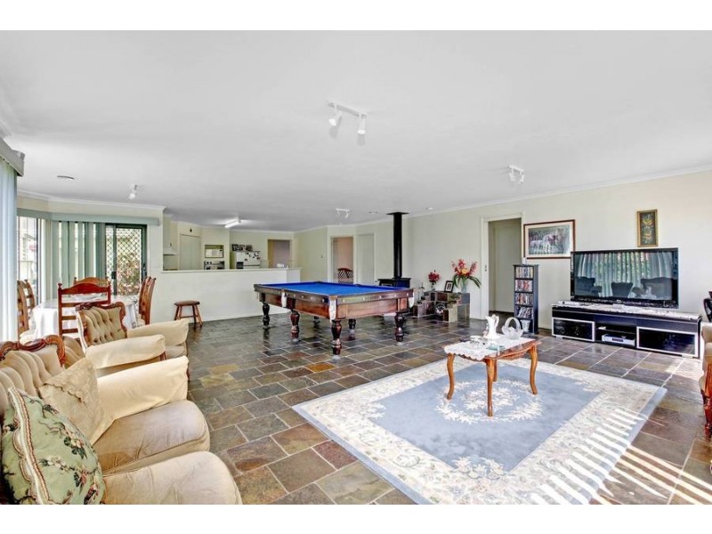 1 Flintoff Ave, Burnside VIC 3023