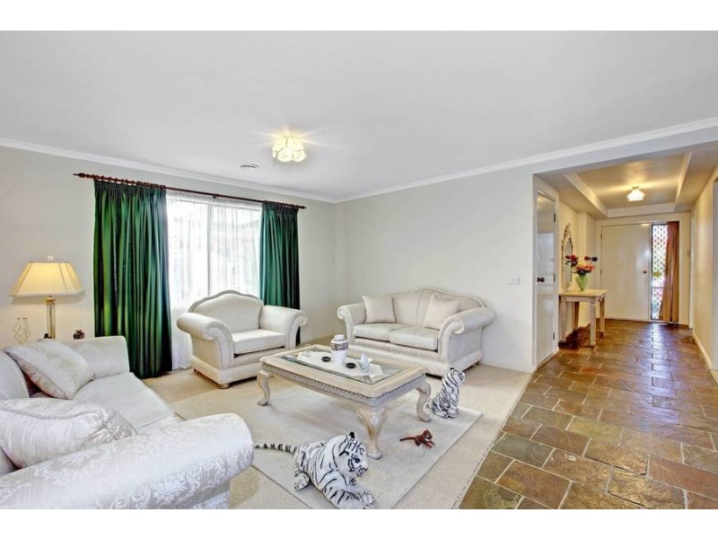 1 Flintoff Ave, Burnside VIC 3023