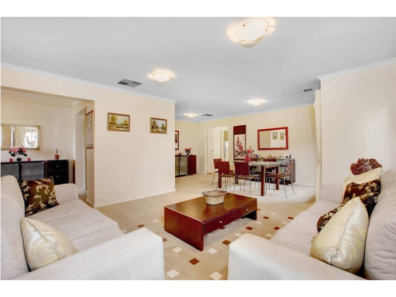 238 Westwood Dr, Burnside VIC 3023