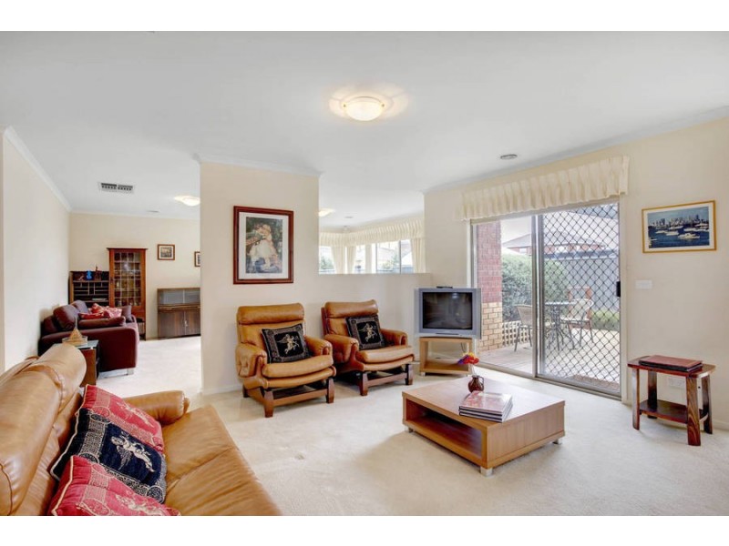238 Westwood Dr, Burnside VIC 3023