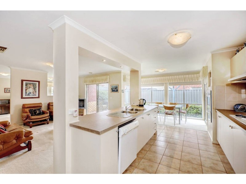 238 Westwood Dr, Burnside VIC 3023