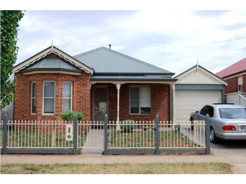 13 Barlow Cl, Caroline Springs VIC 3023