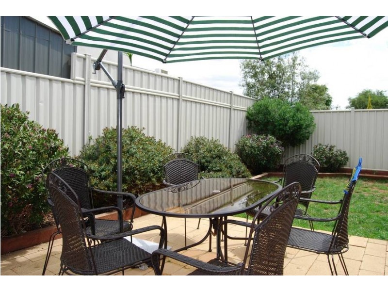 13 Barlow Cl, Caroline Springs VIC 3023