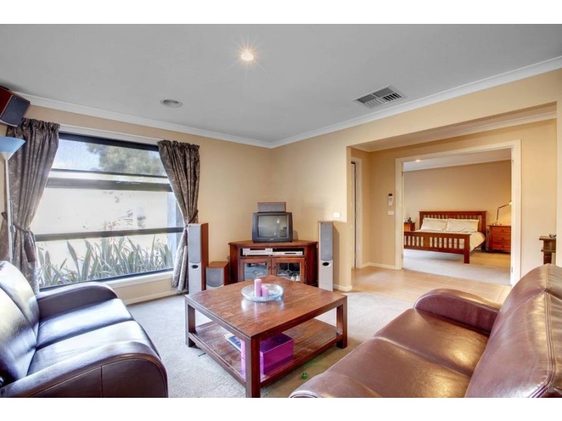 28 Pro Hart Way, Caroline Springs VIC 3023