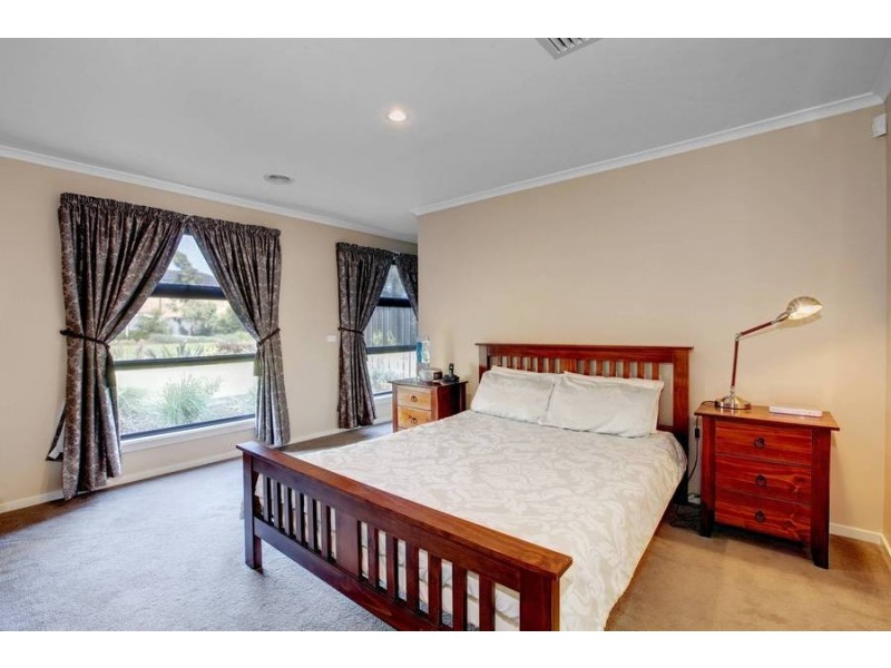 28 Pro Hart Way, Caroline Springs VIC 3023