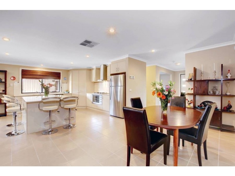 28 Pro Hart Way, Caroline Springs VIC 3023