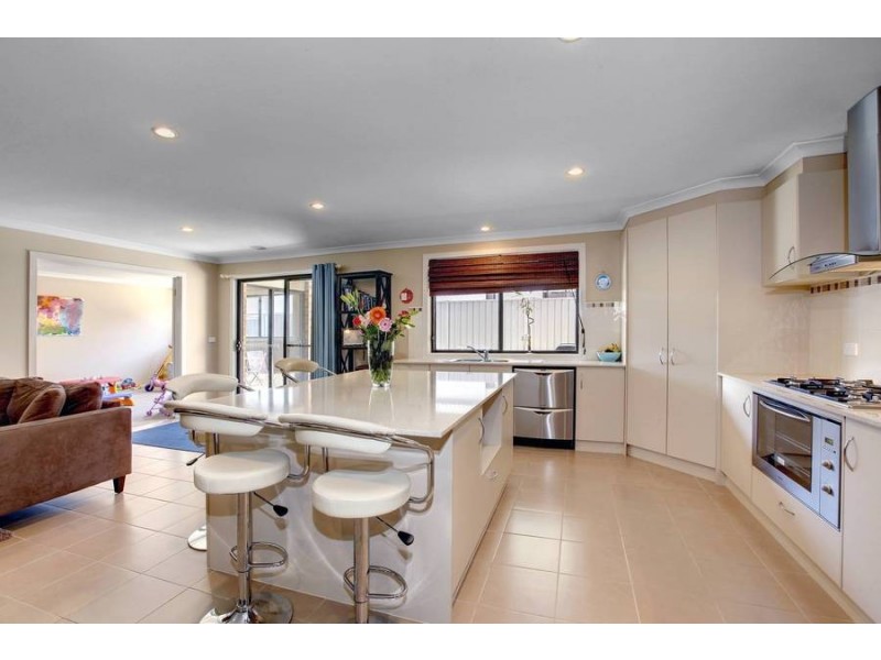 28 Pro Hart Way, Caroline Springs VIC 3023