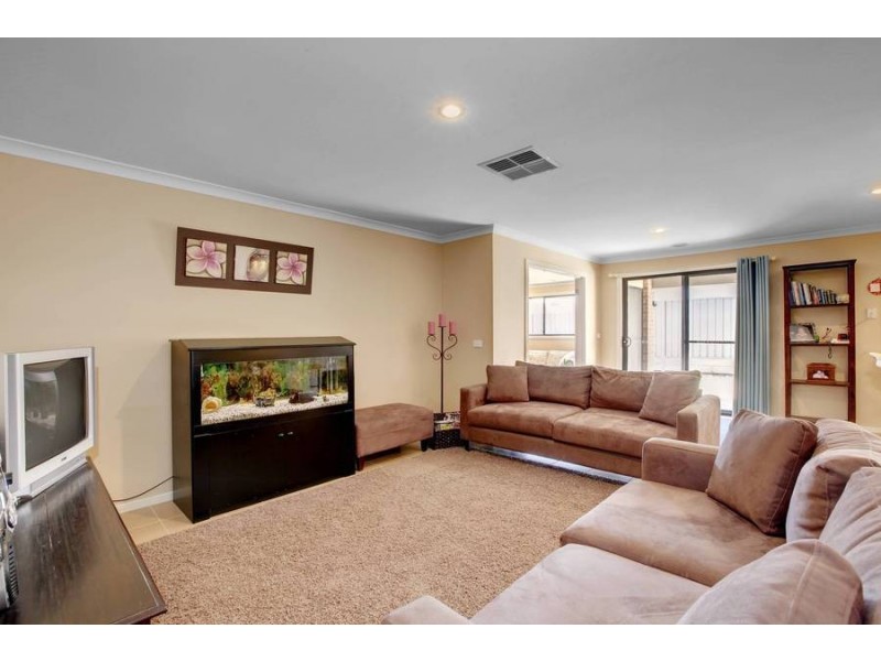 28 Pro Hart Way, Caroline Springs VIC 3023