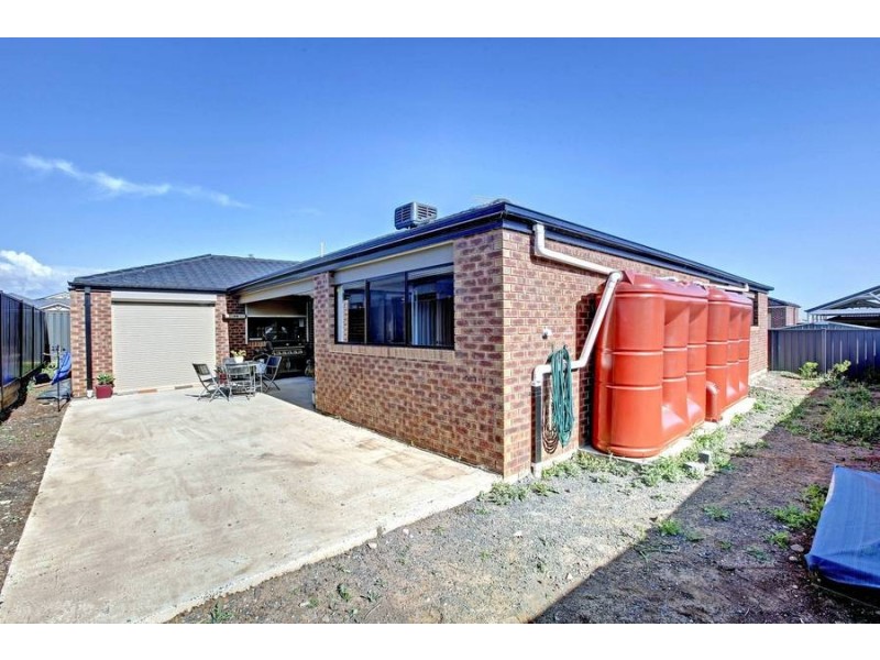28 Pro Hart Way, Caroline Springs VIC 3023