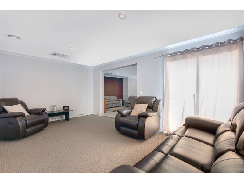 3 Cunningham Chase, Burnside Heights VIC 3023