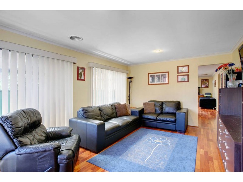 3 Charlesworth Crescent, Burnside VIC 3023