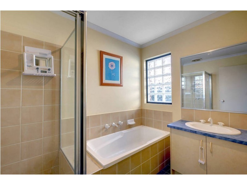 3 Charlesworth Crescent, Burnside VIC 3023