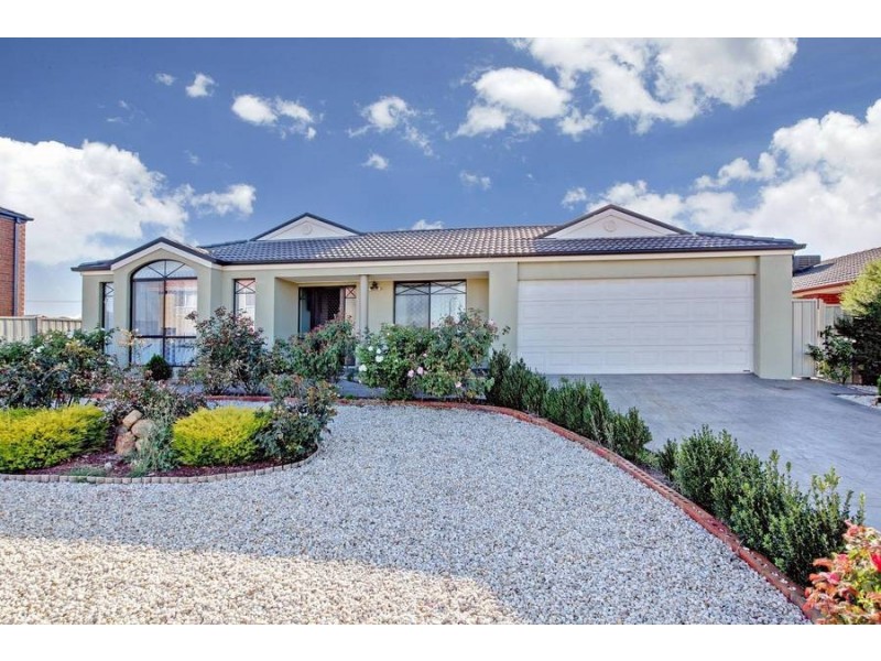 11 Millstream Way, Caroline Springs VIC 3023