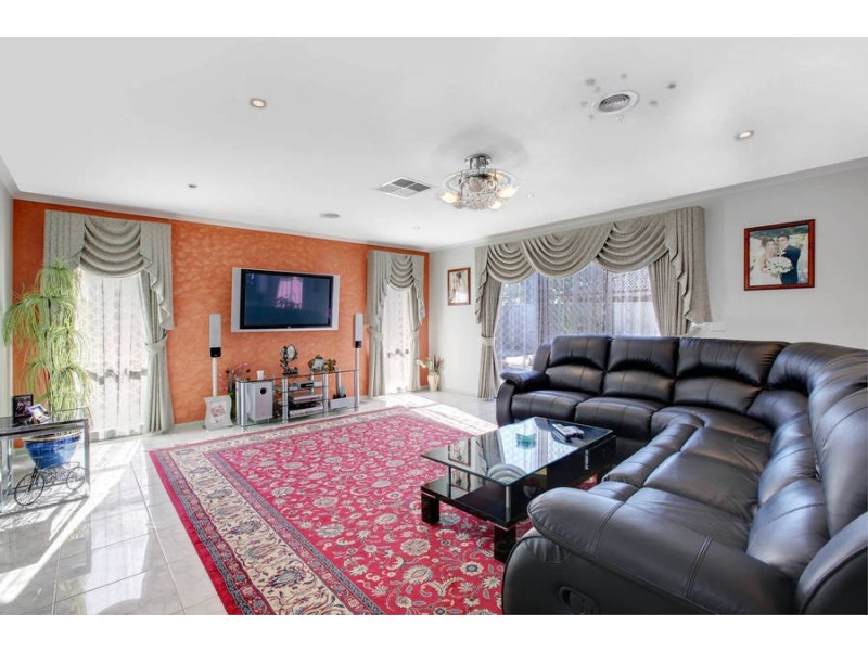 11 Millstream Way, Caroline Springs VIC 3023