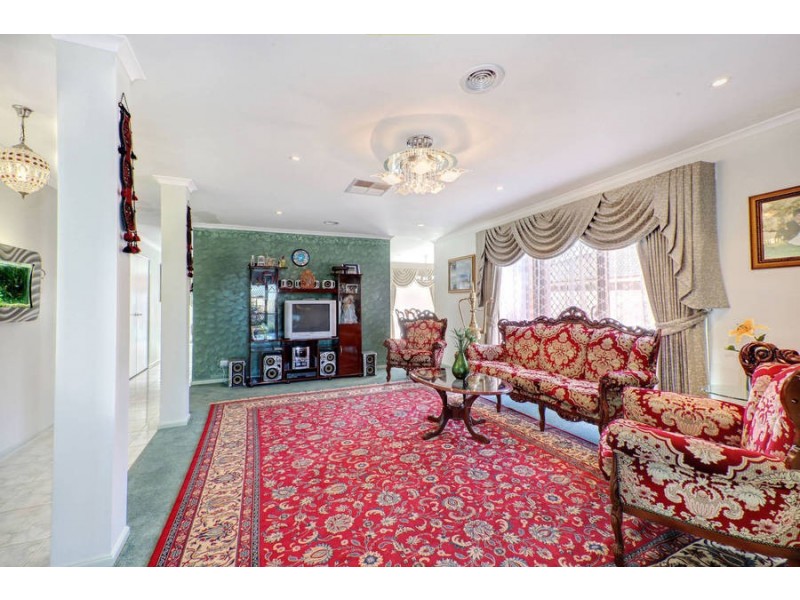 11 Millstream Way, Caroline Springs VIC 3023