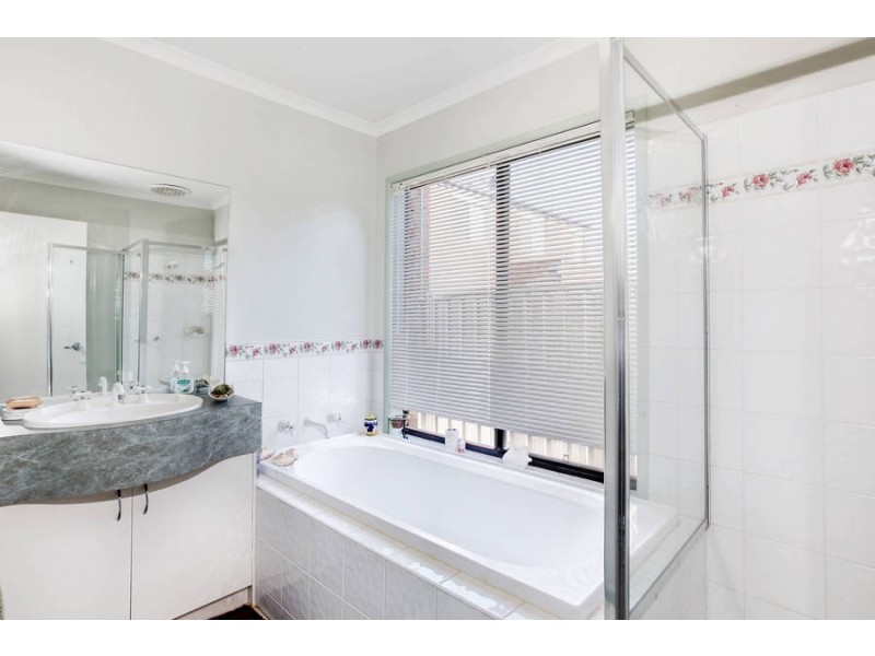 11 Millstream Way, Caroline Springs VIC 3023