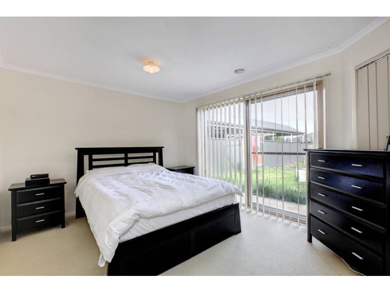 9 Hele Close, Caroline Springs VIC 3023