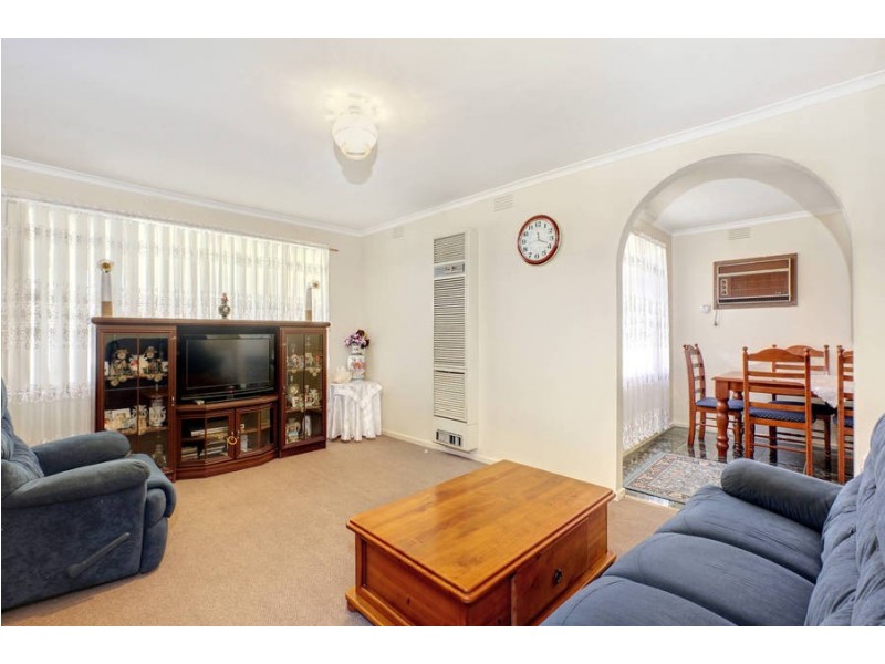 34 Newbury Street, Deer Park VIC 3023
