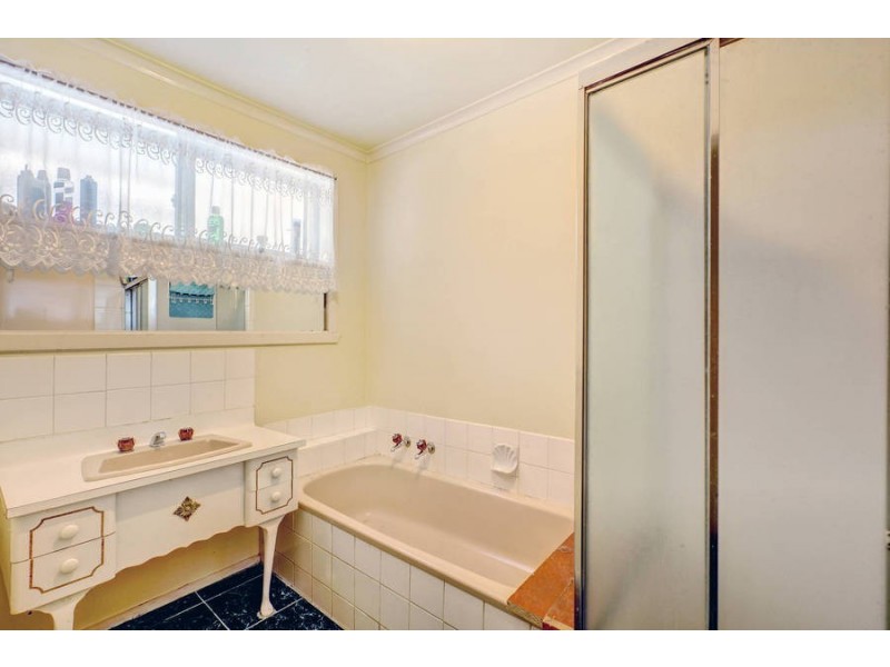 34 Newbury Street, Deer Park VIC 3023