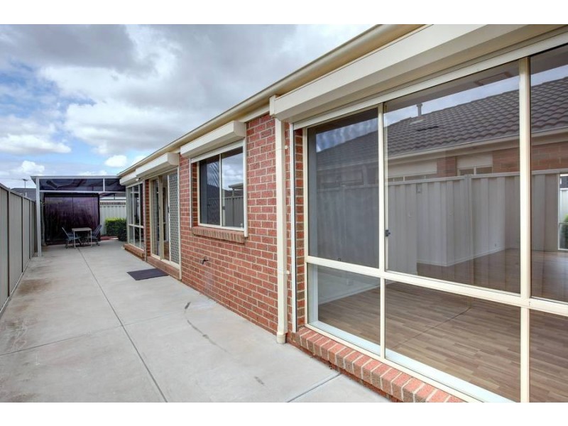 7 Wyperfield Circuit, Caroline Springs VIC 3023