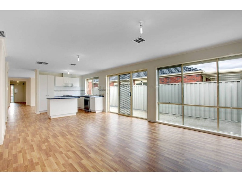 7 Wyperfield Circuit, Caroline Springs VIC 3023