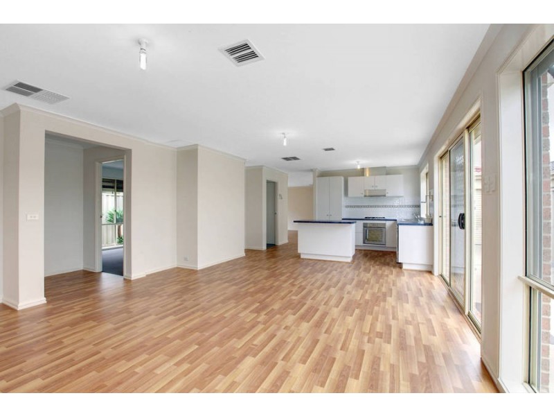 7 Wyperfield Circuit, Caroline Springs VIC 3023