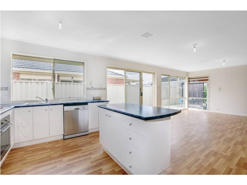 7 Wyperfield Circuit, Caroline Springs VIC 3023