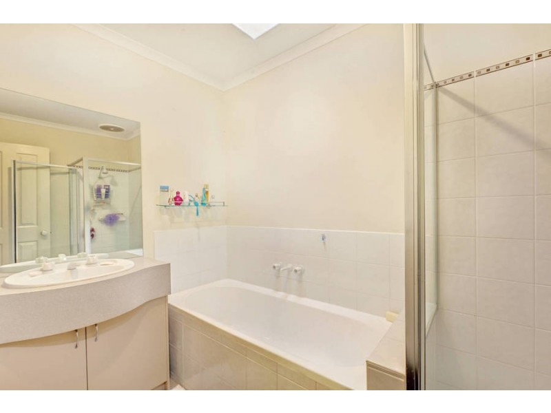 7/30 The Parkway, Caroline Springs VIC 3023