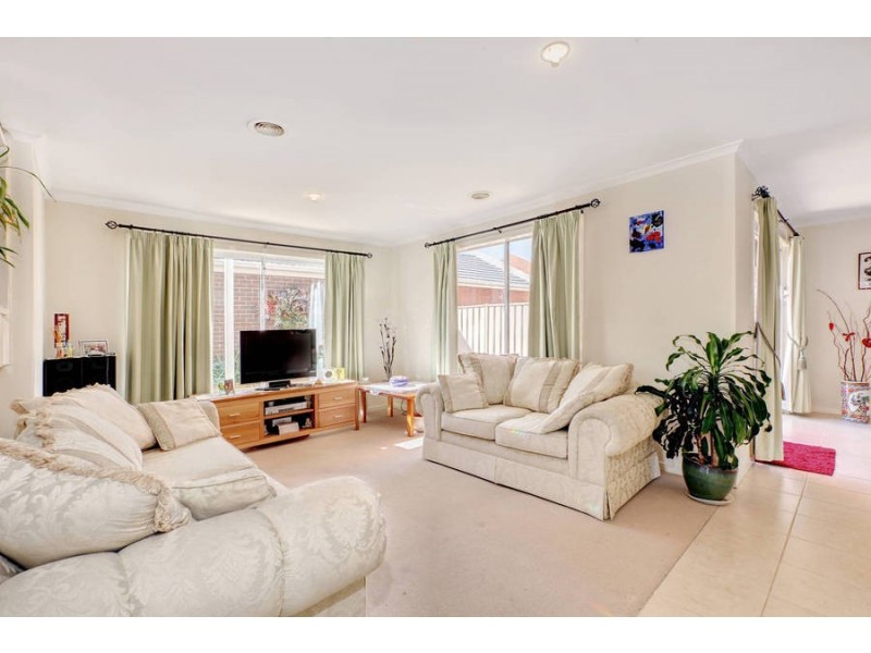 7/30 The Parkway, Caroline Springs VIC 3023