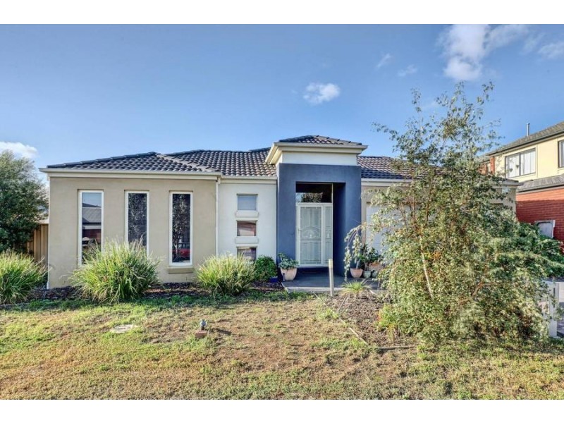 14 Kings Domain, Caroline Springs VIC 3023