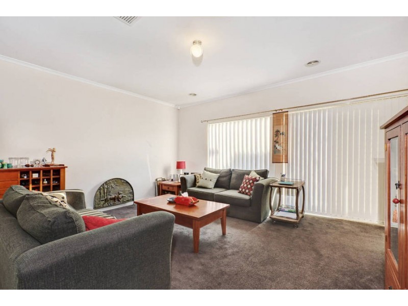 14 Kings Domain, Caroline Springs VIC 3023