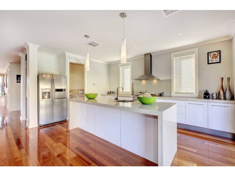 23 Broadway, Caroline Springs VIC 3023